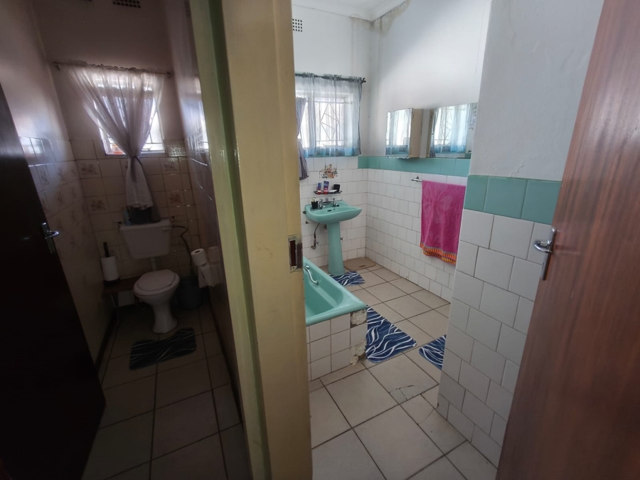 To Let 4 Bedroom Property for Rent in Oos Einde North West
